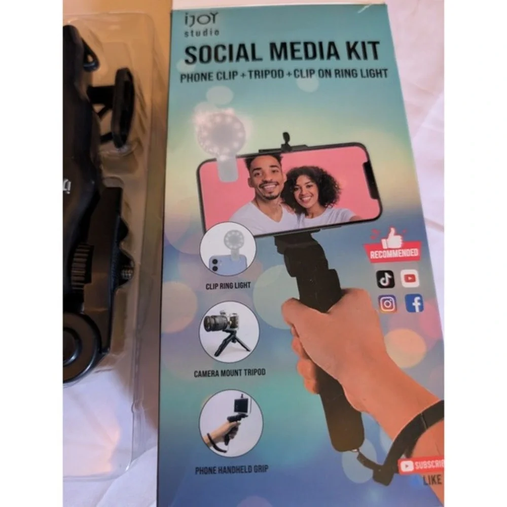 Studio Social Media Kit (3 in 1) Phone Clip + Tripod +‎ Clip on Ring Light
